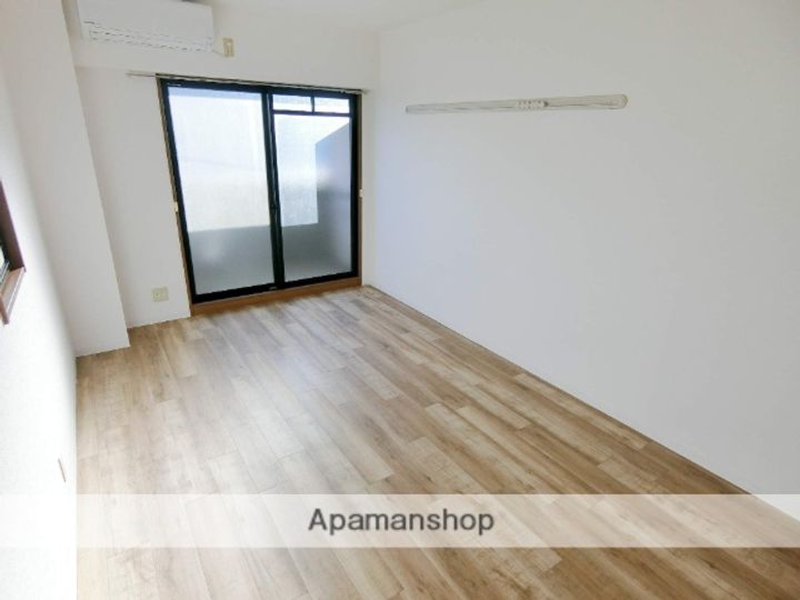 京都府城陽市寺田袋尻の賃貸マンションの居間