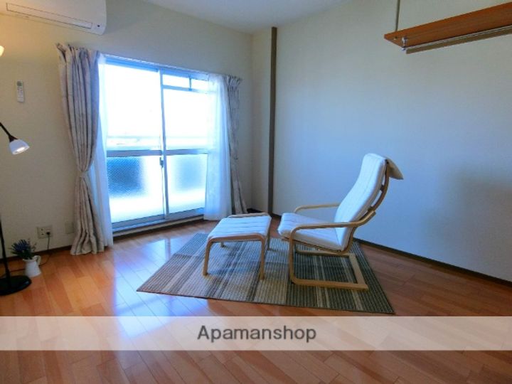 京都府京田辺市三山木垣ノ内の賃貸マンションの内装