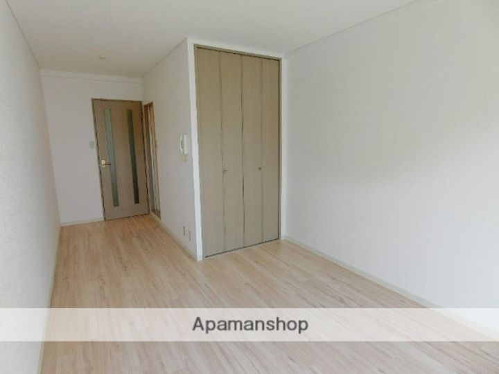 京都府城陽市枇杷庄大三戸の賃貸マンションの居間