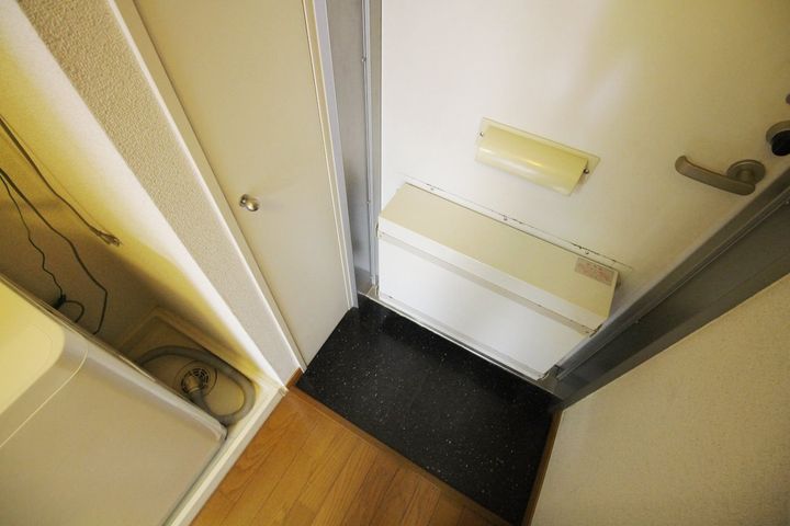 レオパレスエスペランサ102の玄関