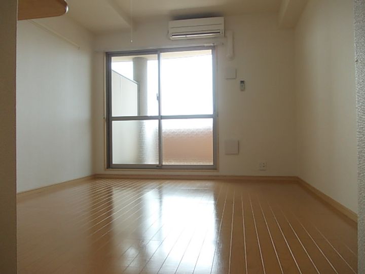 EXE VILLA WESTの居間