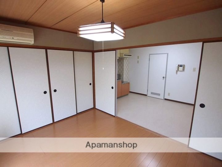 ハウゼ上賀茂405の居間