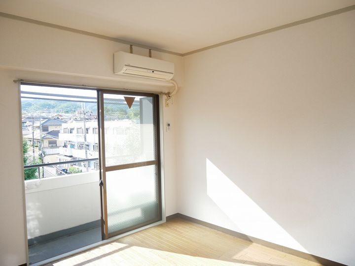 レジデンス浅野403号室の居間