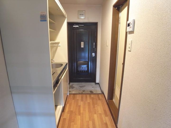 京都府京都市左京区修学院千万田町の賃貸マンションの玄関