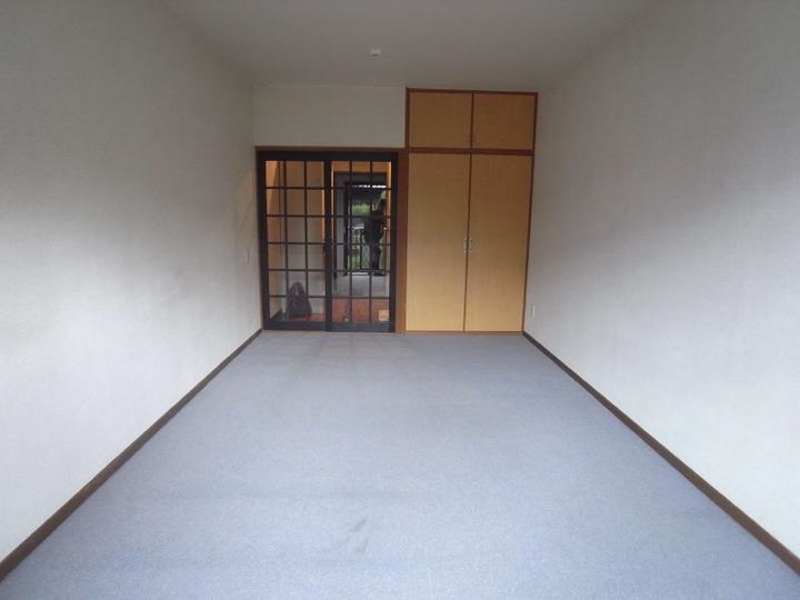 京都府京都市左京区修学院千万田町の賃貸マンションの居間