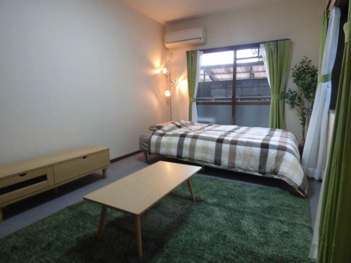 京都府京都市左京区修学院千万田町の賃貸マンション106号室の居間
