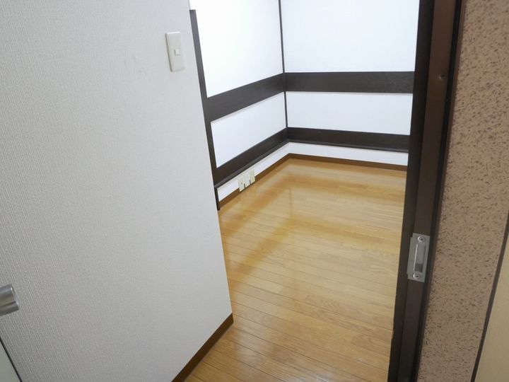 シェモアⅢ202号室の玄関