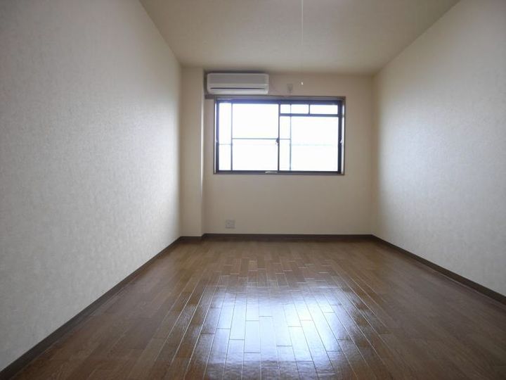 京都府京都市左京区岩倉三宅町の賃貸マンションの居間