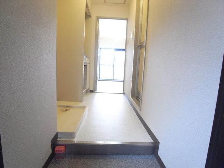 京都府京都市左京区静市市原町の賃貸マンション302号室の玄関