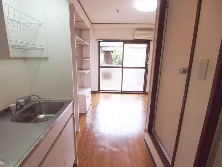 リブカントリー305号室の内装