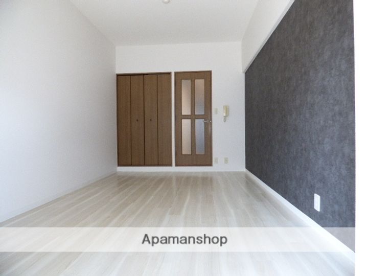 グランドステージ江坂708の居間