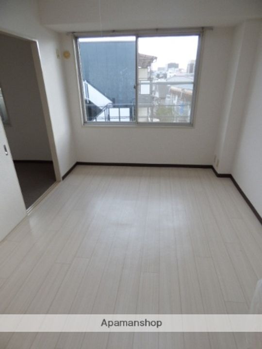 光栄ハイツ江坂の居間