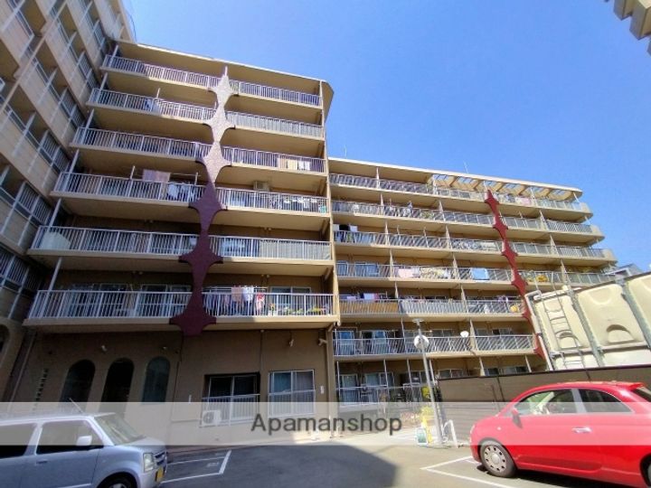 緑地公園グランドコーポの外観