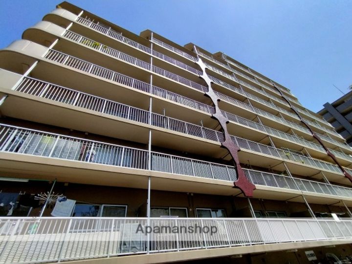 緑地公園グランドコーポの外観