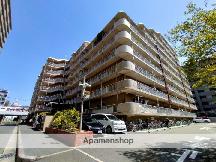 緑地公園グランドコーポの外観