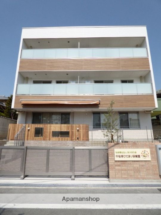 LUMBINI桜塚の外観