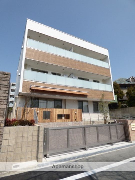 LUMBINI桜塚の外観