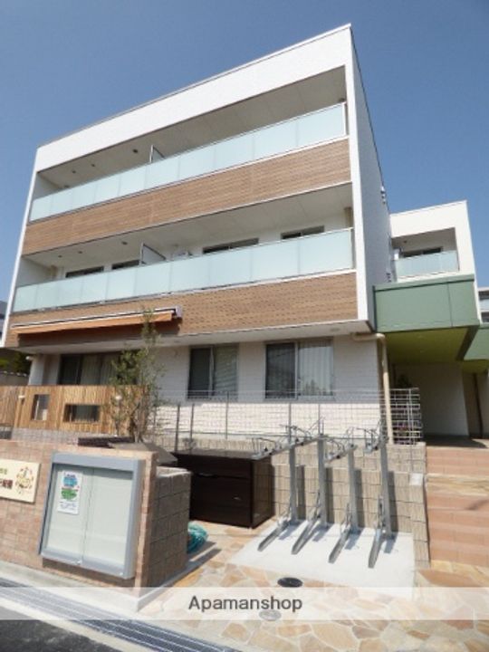 LUMBINI桜塚の外観
