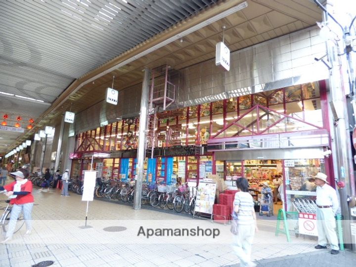 LUMBINI桜塚の周辺
