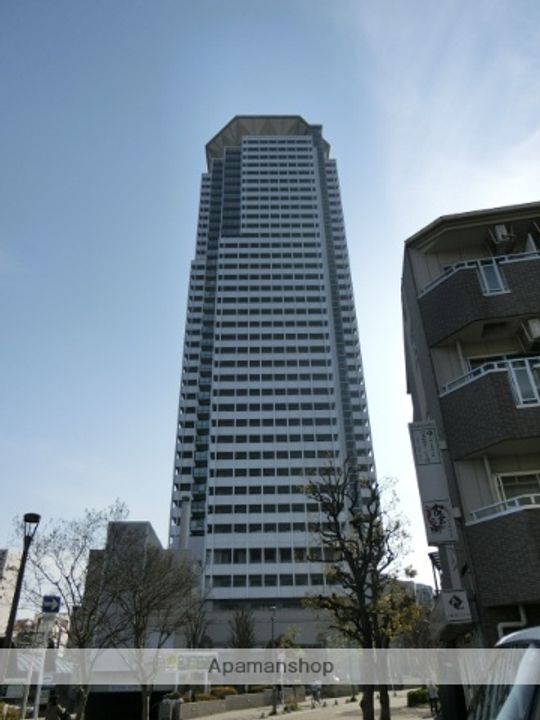 大阪府吹田市片山町1丁目の賃貸マンションの外観