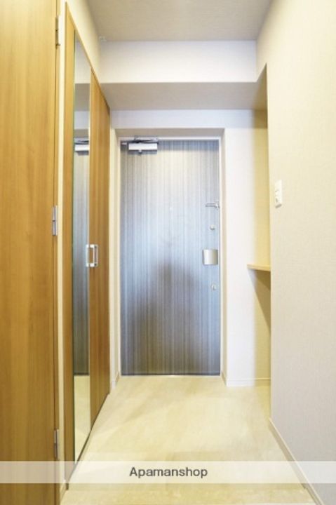 スプランディッド新大阪EASTの玄関