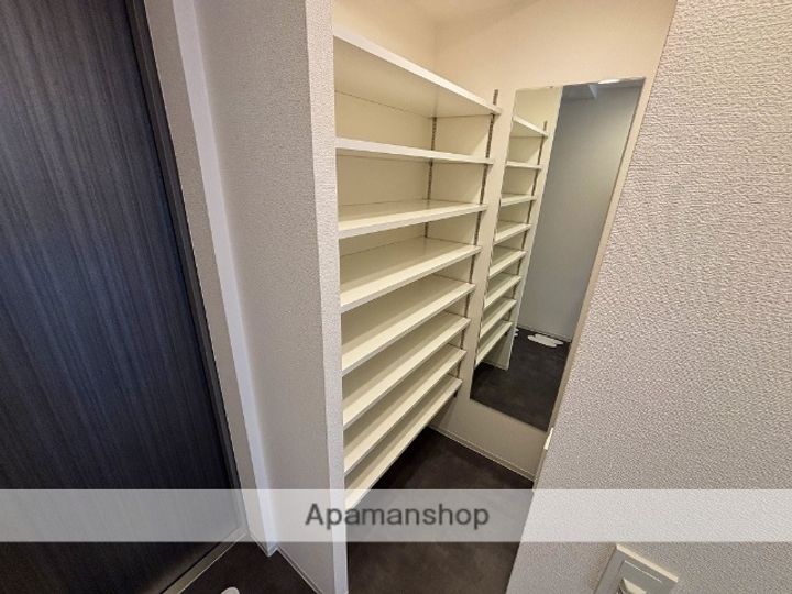 エル・セレーノ新大阪北の玄関