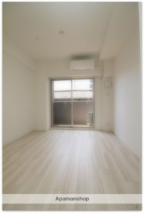 アドバンス大阪バレンシアの居間