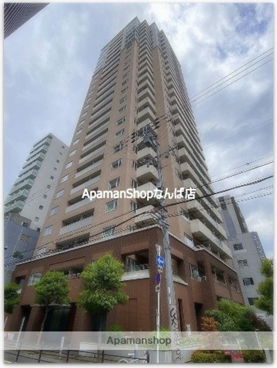 クロスレジデンス大阪新町の外観