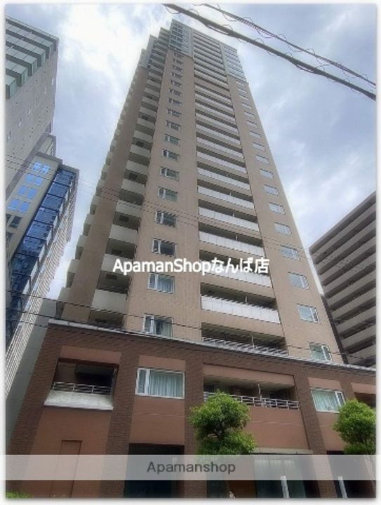 クロスレジデンス大阪新町の外観