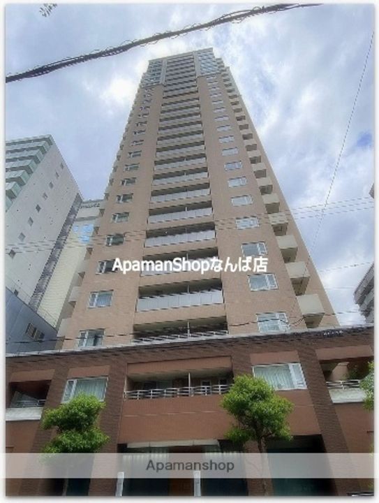 クロスレジデンス大阪新町の外観