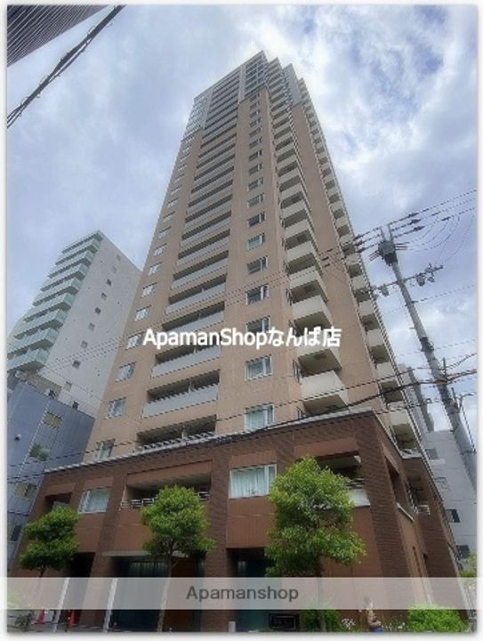クロスレジデンス大阪新町の外観