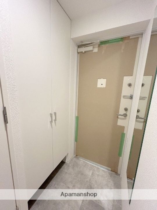 セレニテ難波グランデノールの玄関