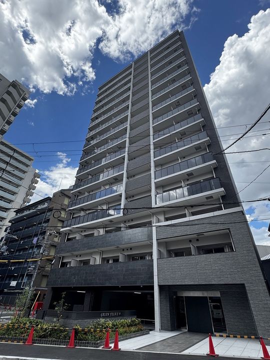 大阪府大阪市西区本田2丁目の賃貸マンションの外観