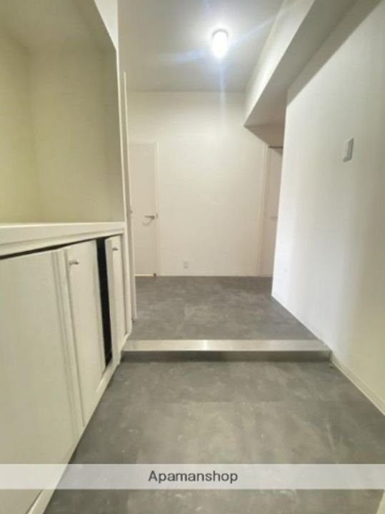 さざなみプラザ22号棟の玄関