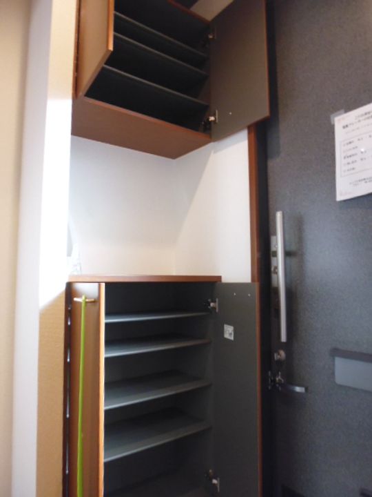 エステート旭の玄関