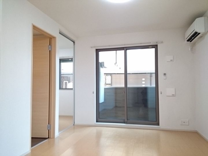 サンリット・ガーデン 小曽根S105の居間