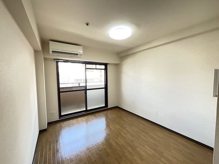 ドミール堺筋本町の居間