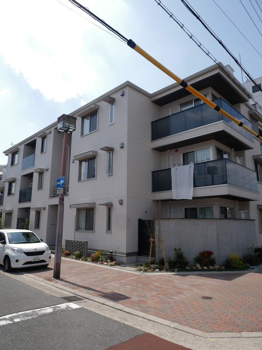 グランドール清水の外観