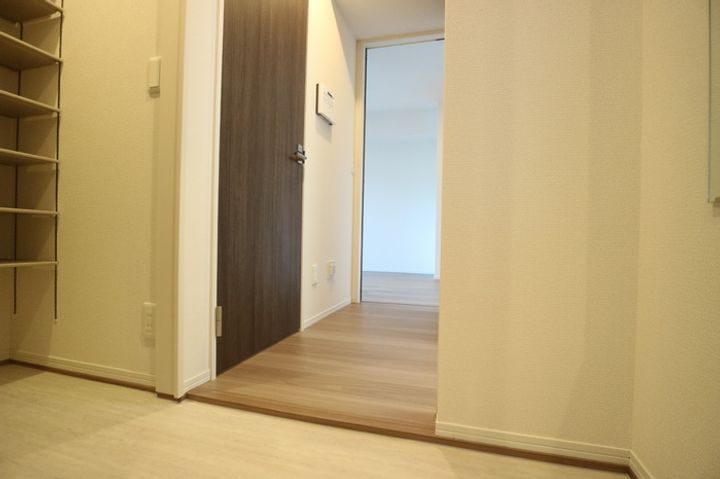 グランドール清水の玄関