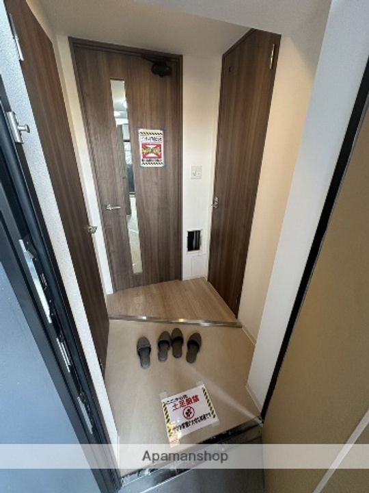 ワールドアイ大阪West Gateの玄関