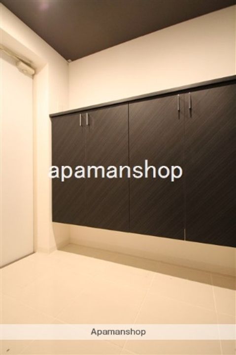 大阪府大阪市中央区十二軒町の賃貸マンションの玄関