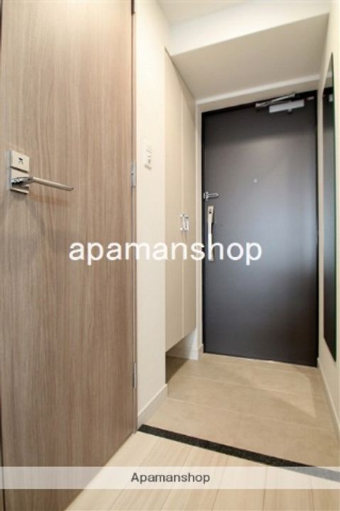 大阪府大阪市西区江戸堀2丁目の賃貸マンションの玄関