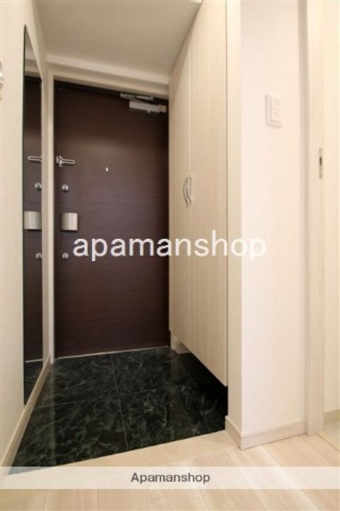 大阪府大阪市中央区安土町1丁目の賃貸マンションの玄関