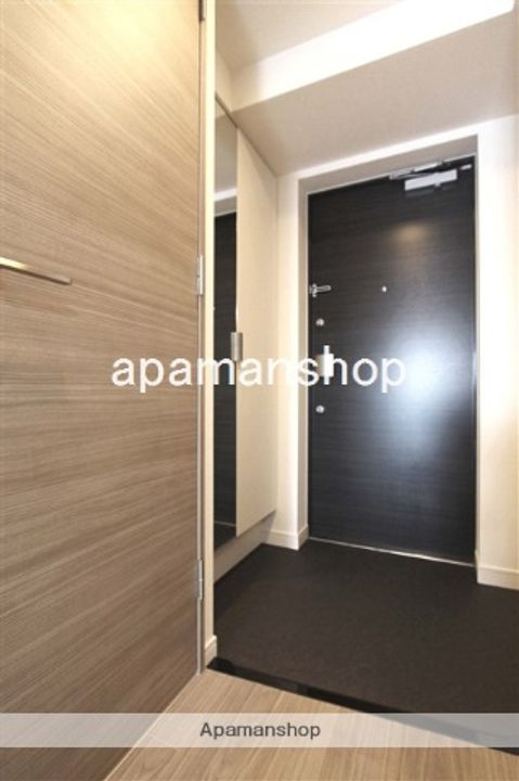 大阪府大阪市西区九条1丁目の賃貸マンションの玄関