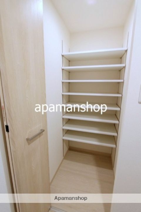 大阪府大阪市天王寺区上本町5丁目の賃貸マンションの玄関