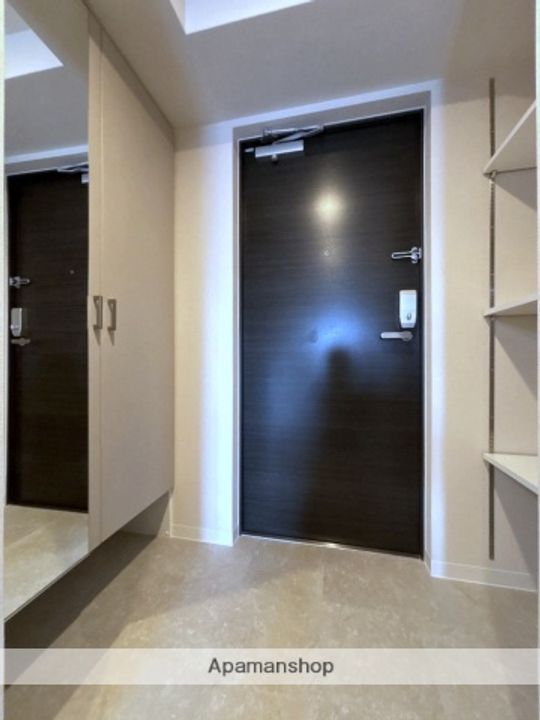 大阪府大阪市中央区谷町1丁目の賃貸マンションの玄関