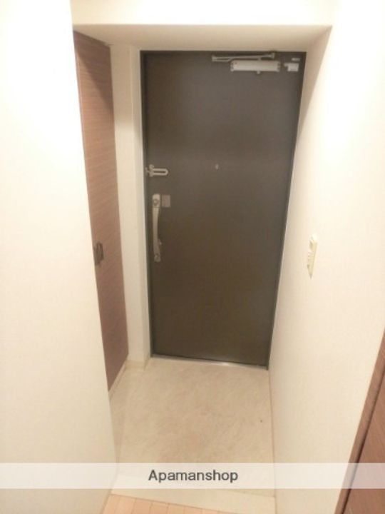 エスリード北浜EASTの玄関