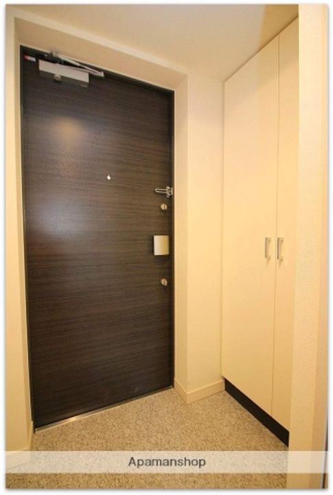 プレサンス江戸堀の玄関
