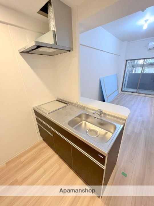 セレニテ本町東リアンのキッチン