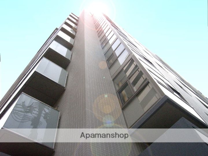 W.O.B HONMACHI−WESTの外観